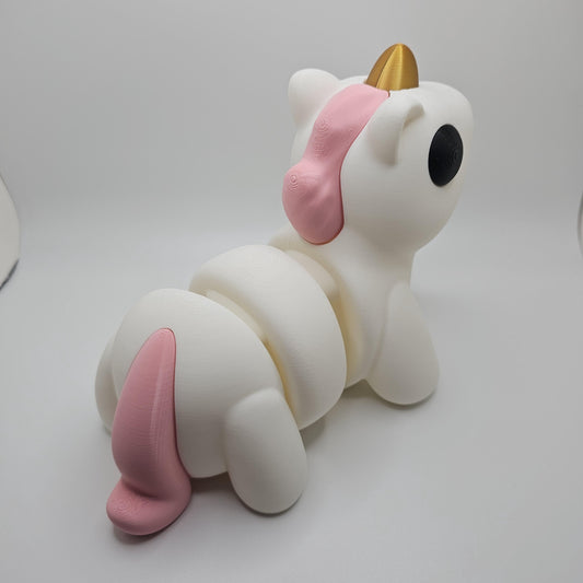 3D Printed Articulated Unicorn: Whimsical Desk Decor