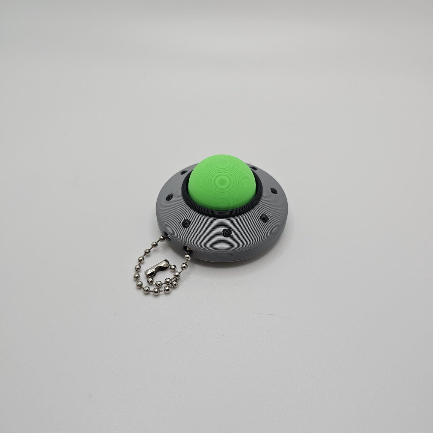3D-Printed UFO Fidget Toy – Spinning Saucer with Clickable Alien Head
