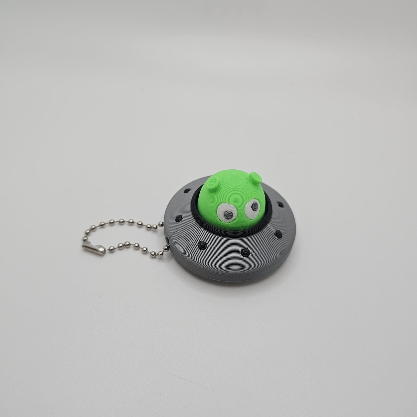 3D-Printed UFO Fidget Toy – Spinning Saucer with Clickable Alien Head