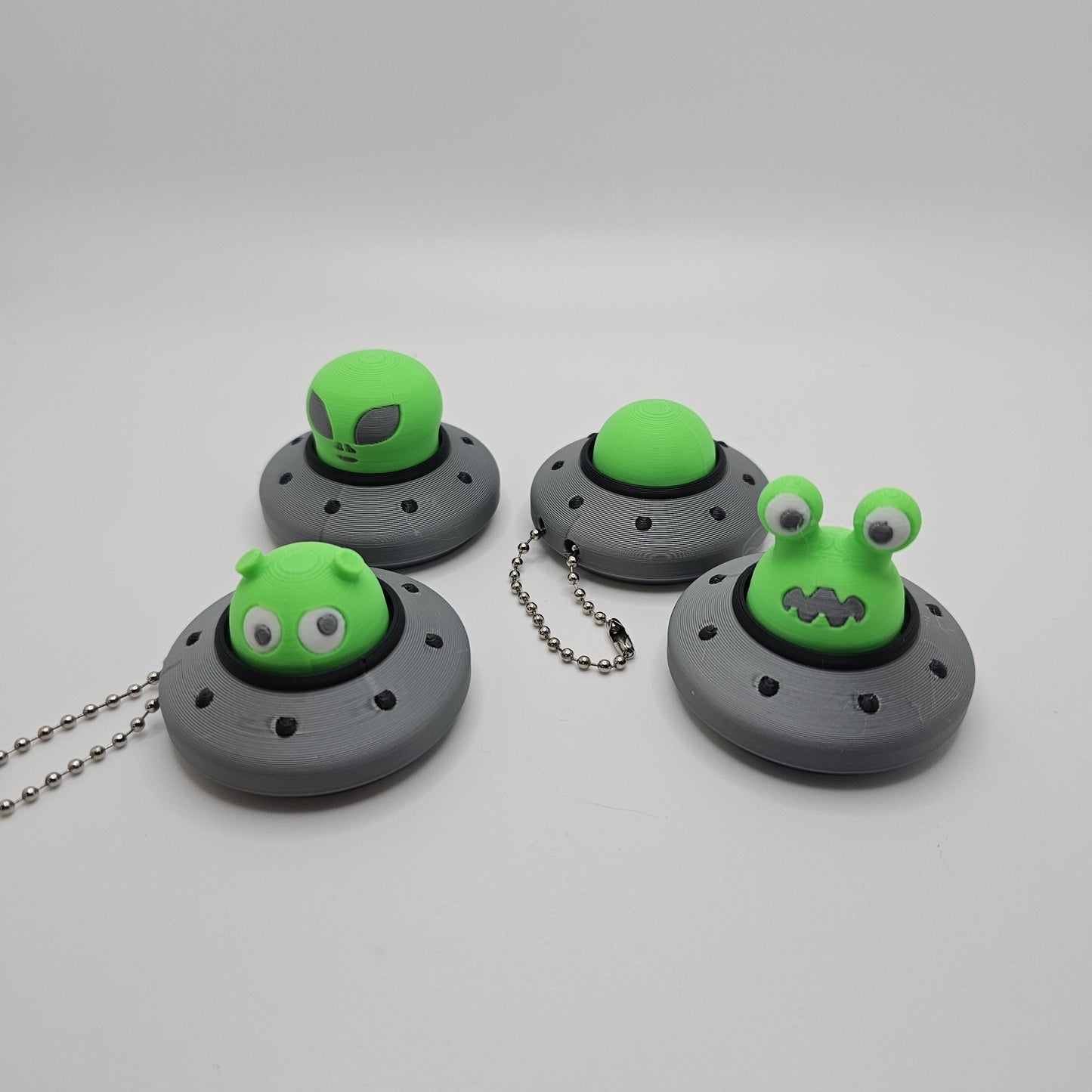 3D-Printed UFO Fidget Toy – Spinning Saucer with Clickable Alien Head