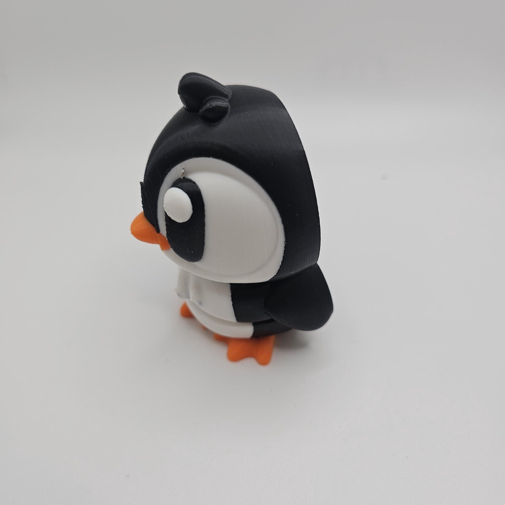 3D Printed Bright-Eyed Penguin Figurine – Multiple Sizes Available
