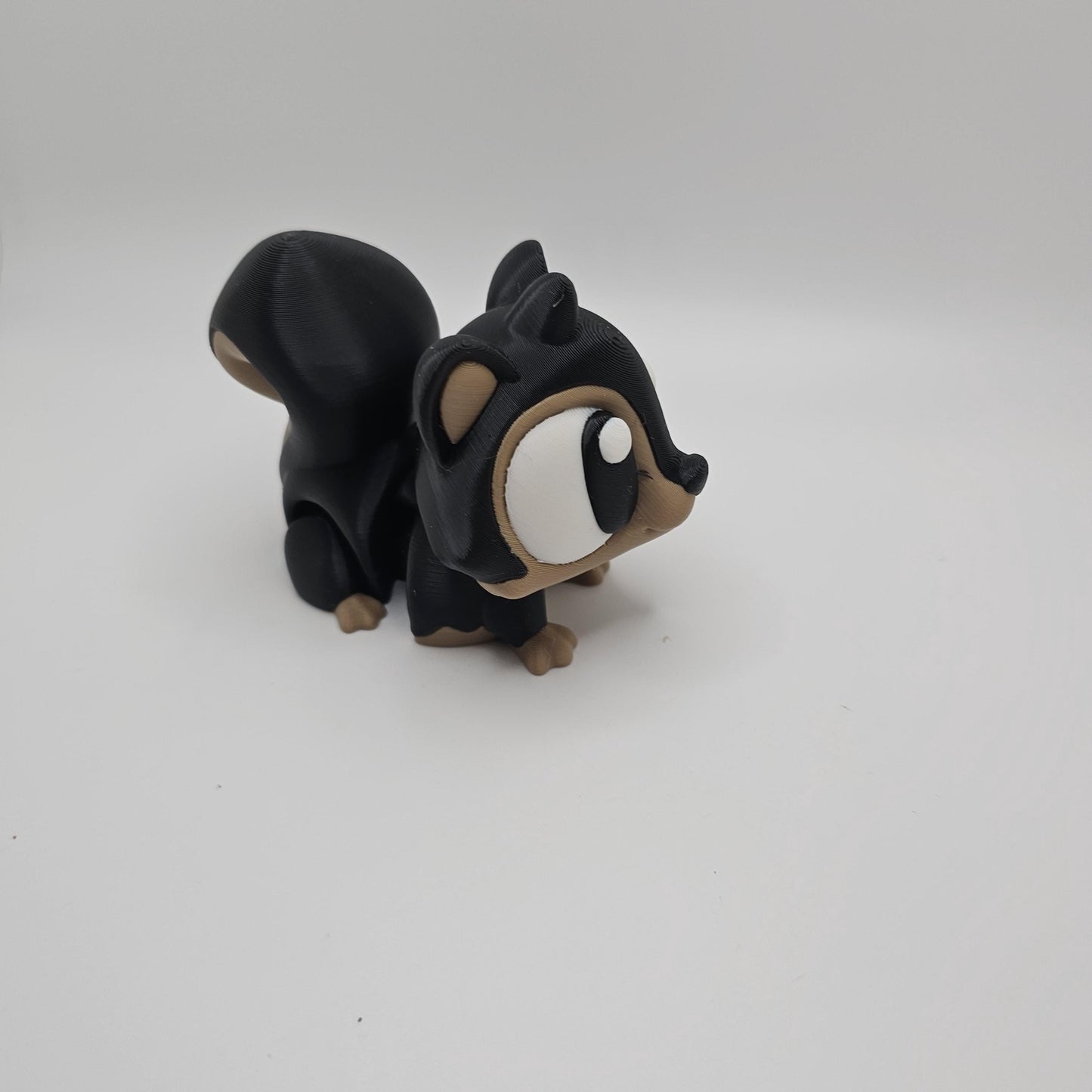 3D Printed Bright-Eyed Squirrel Figurine – Multiple Sizes & Colors
