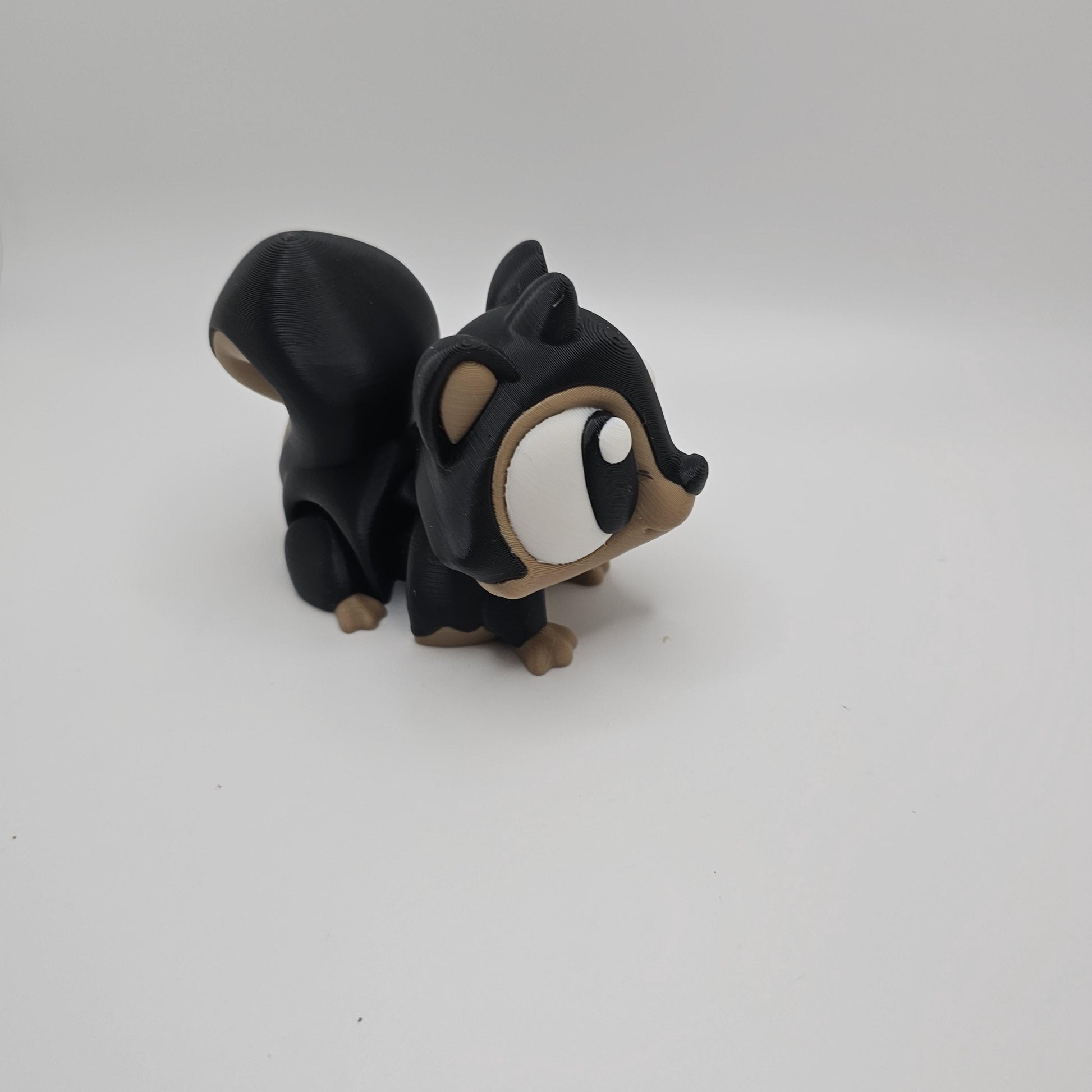 3D Printed Bright-Eyed Squirrel Figurine – Multiple Sizes & Colors