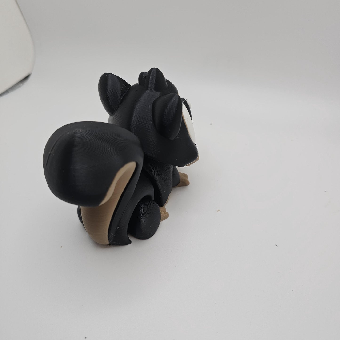 3D Printed Bright-Eyed Squirrel Figurine – Multiple Sizes & Colors
